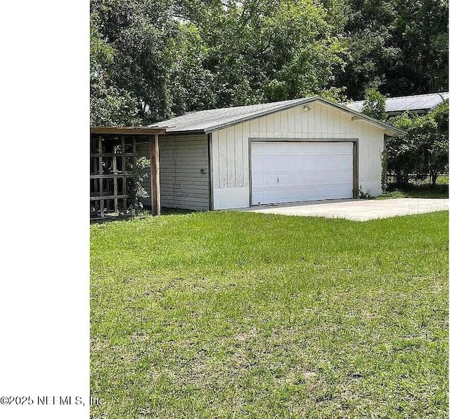 view of detached garage