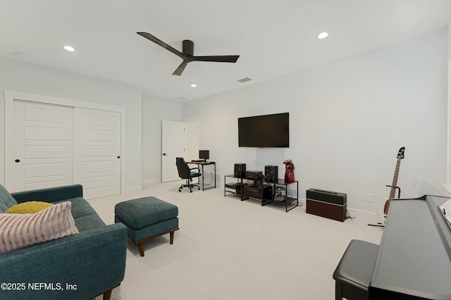 living area featuring visible vents, baseboards, carpet, recessed lighting, and a ceiling fan