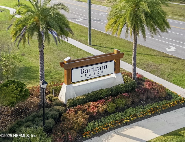 community sign with a lawn