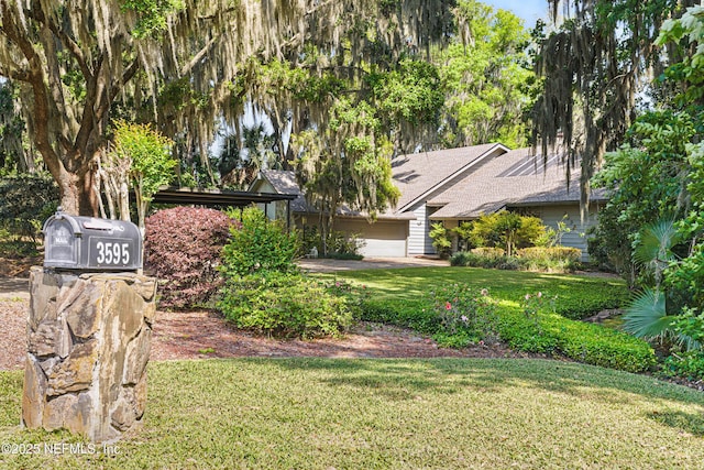 view of front of house with a front yard