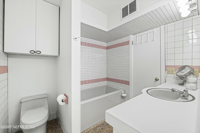 full bathroom with baseboards, visible vents, a sink, shower / washtub combination, and toilet