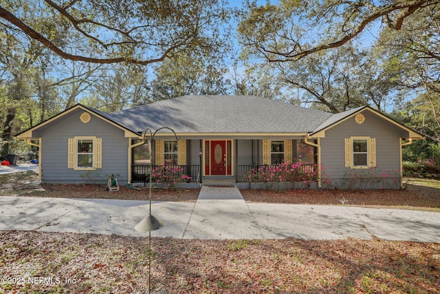 ranch-style home featuring a porch