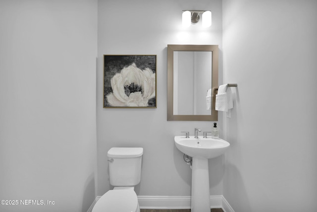 bathroom featuring toilet and baseboards