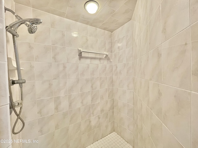 bathroom featuring tiled shower