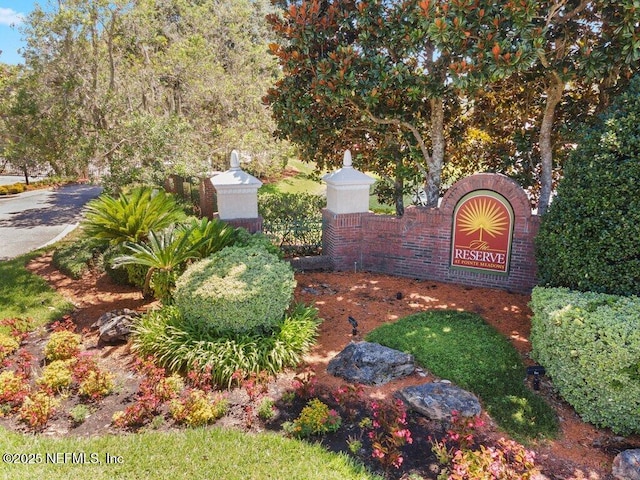 view of community / neighborhood sign