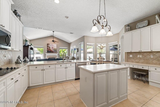1341 Honeysuckle Dr, Saint Johns, FL 32259 - kitchen featuring a chandelier, stainless steel appliances, a sink, a peninsula, and ceiling fan