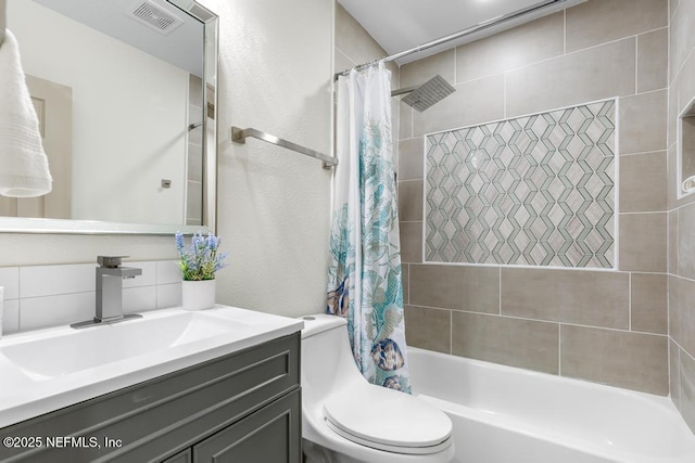 full bath featuring visible vents, backsplash, toilet, vanity, and shower / bathtub combination with curtain