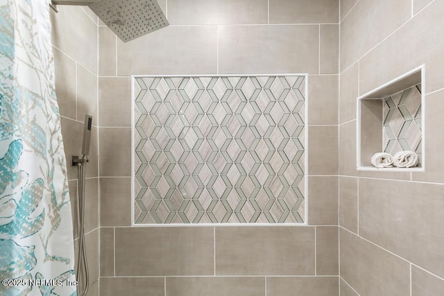 full bath featuring tiled shower