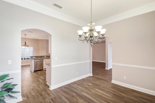 unfurnished dining area with visible vents, dark wood-type flooring, a chandelier, ornamental molding, and arched walkways