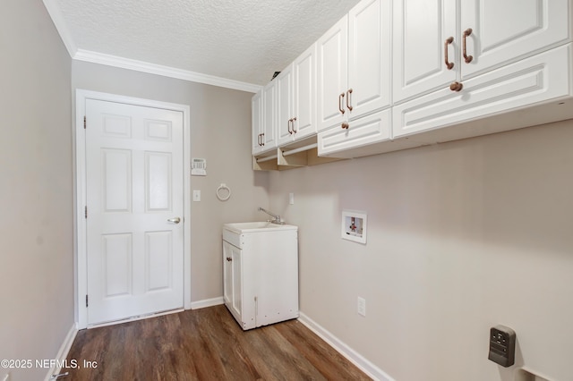 clothes washing area with hookup for a washing machine, baseboards, cabinet space, dark wood-style flooring, and a textured ceiling