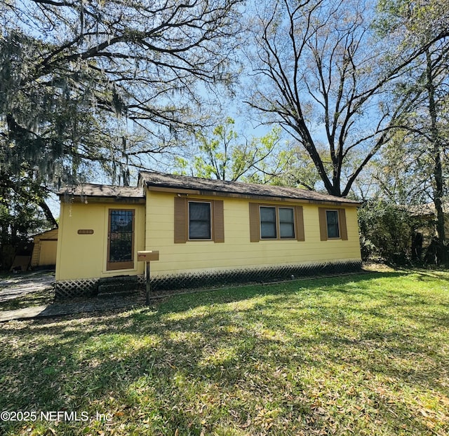 view of side of property featuring a yard