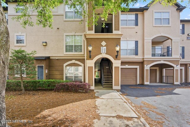 10961 Burnt Mill Rd Unit 1135, Jacksonville, FL 32256 - townhome / multi-family property featuring driveway, stucco siding, and a garage