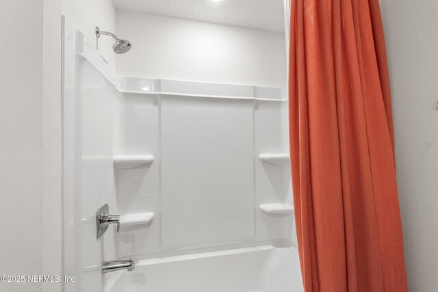 bathroom with shower / tub combo