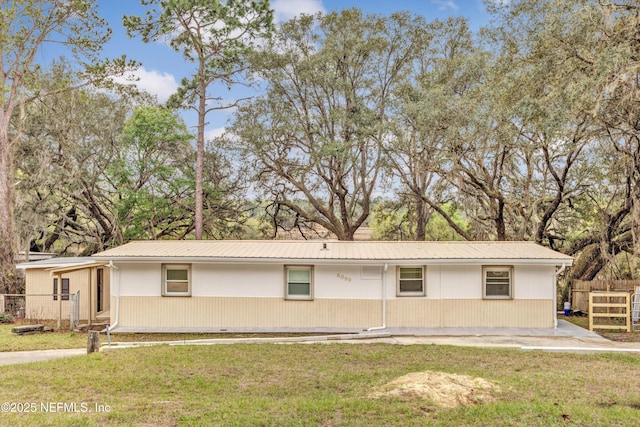 6099 Milligan Rd, Keystone Heights, FL 32656 - view of front of property featuring metal roof, a front lawn, and fence