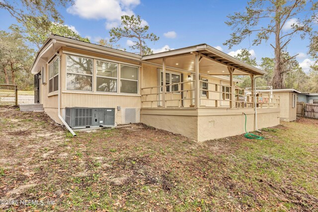 6099 Milligan Rd, Keystone Heights, FL 32656 - back of house featuring central AC and fence
