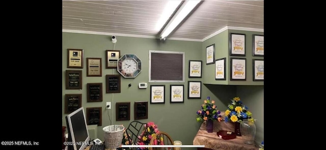 rec room with crown molding