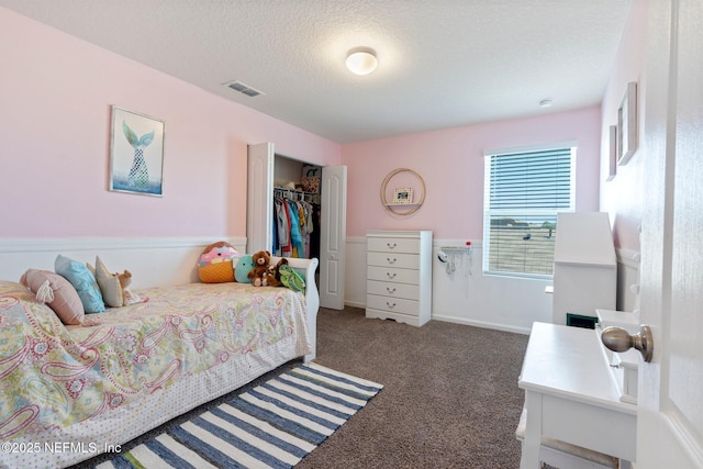 3214 Little Fawn Ln, Green Cove Springs, FL 32043 - carpeted bedroom featuring a closet, visible vents, and a textured ceiling