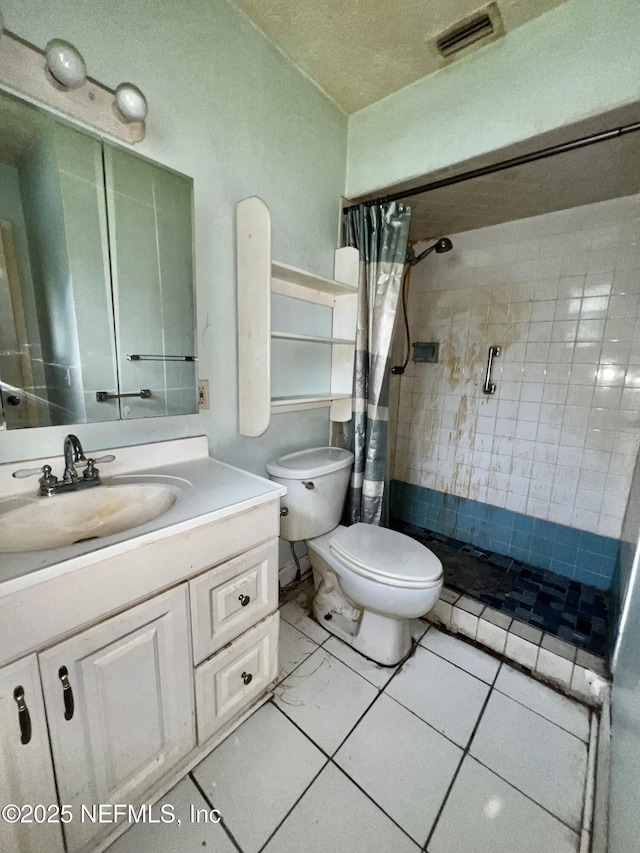2731 Howard Rd, Middleburg, FL 32068 - full bath with a tile shower, vanity, and tile patterned flooring