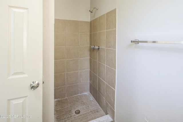 2108 W 15th St, Jacksonville, FL 32209 - full bathroom featuring tiled shower