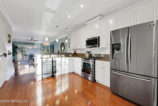 2114 Gail Ave Unit A, Jacksonville Beach, FL 32250 - kitchen featuring open floor plan, stainless steel appliances, white cabinets, a peninsula, and visible vents