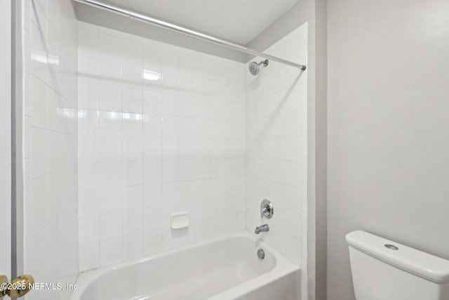 bathroom featuring toilet and washtub / shower combination