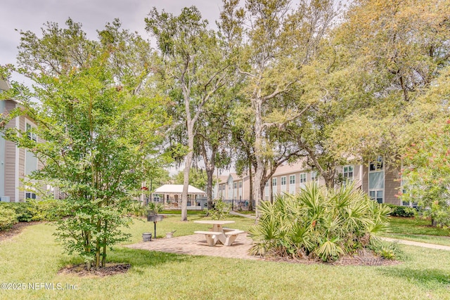 1601 Nectarine St Unit D5, Fernandina Beach, FL 32034 - surrounding community featuring a yard
