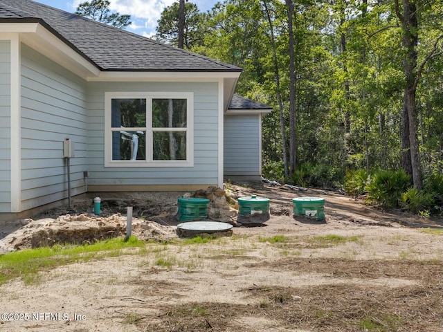 85118 Southern Creek Blvd, Fernandina Beach, FL 32034 - view of side of home featuring roof with shingles