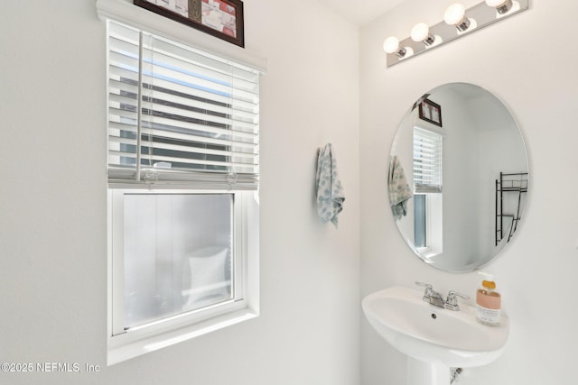 bathroom featuring a sink