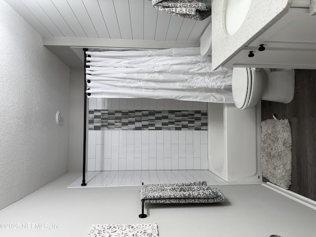 665 Flach Dr, Saint Johns, FL 32259 - bathroom with a textured wall and backsplash