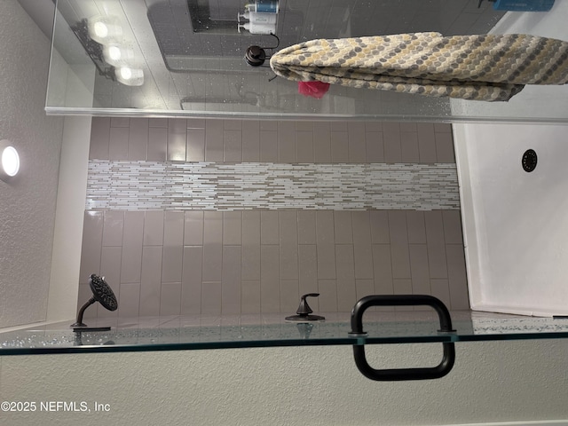 665 Flach Dr, Saint Johns, FL 32259 - bathroom featuring backsplash and a textured wall