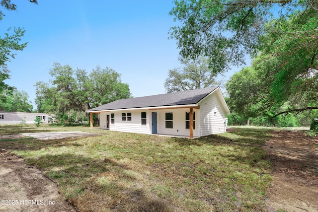 view of front of house featuring a patio and a front yard