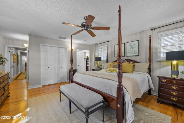 3079 Anderson Rd, Green Cove Springs, FL 32043 - bedroom with visible vents, light wood-style floors, a closet, and a textured ceiling
