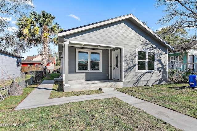 1539 E 26th St, Jacksonville, FL 32206 - bungalow with a porch, a front lawn, and fence