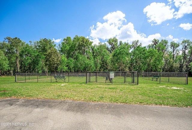 8539 Gate Pkwy W Unit 628, Jacksonville, FL 32216 - view of yard with fence