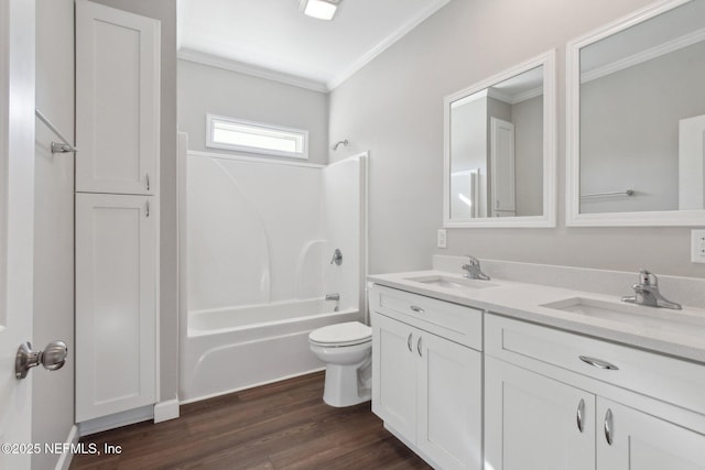 2939 Fitzgerald St, Jacksonville, FL 32254 - full bath with a sink, toilet, crown molding, and wood finished floors