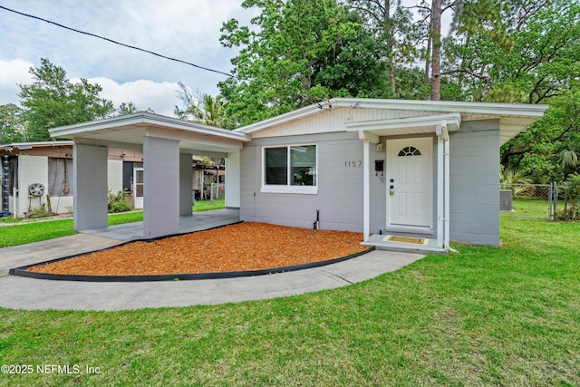 ranch-style house featuring a front lawn and fence