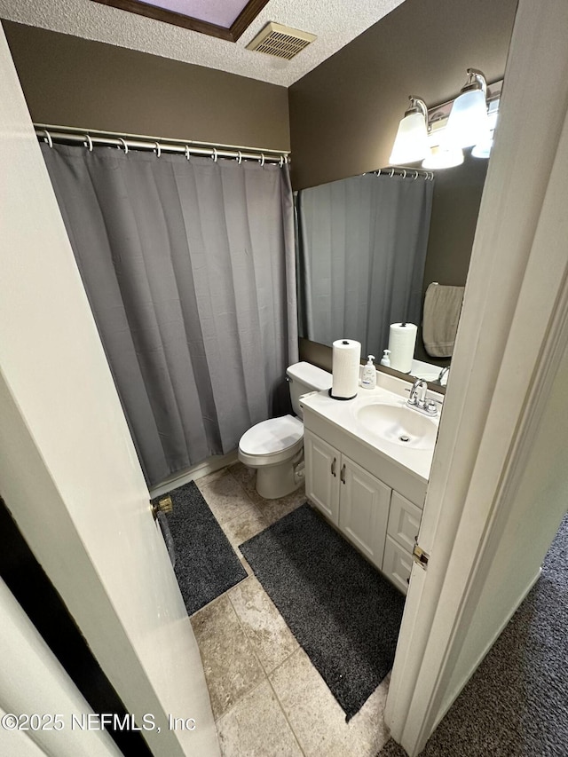 11726 Tanager Dr, Jacksonville, FL 32225 - bathroom featuring vanity, a shower with curtain, visible vents, a textured ceiling, and toilet