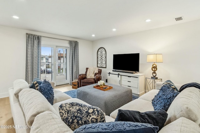 living room with visible vents, recessed lighting, baseboards, and wood finished floors