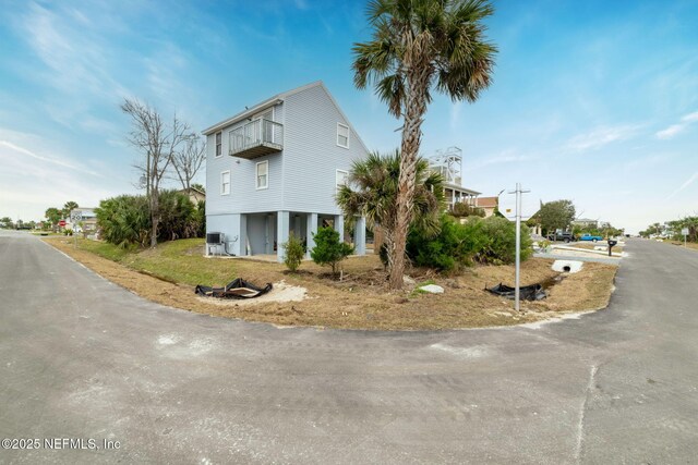27 Flagler Dr, Palm Coast, FL 32137 - exterior space with aphalt driveway and a balcony