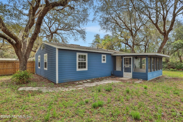 4245 New Hampshire Rd, Elkton, FL 32033 - view of front facade featuring a sunroom, fence, and a front yard