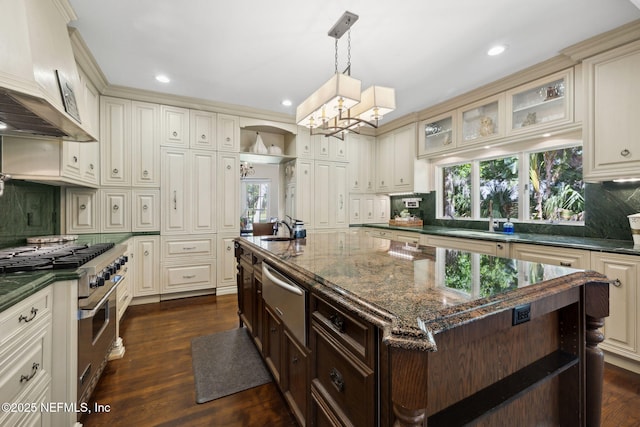 6260 Highlands Ct, Ponte Vedra Beach, FL 32082 - kitchen with stainless steel stove, a warming drawer, a sink, wall chimney exhaust hood, and recessed lighting