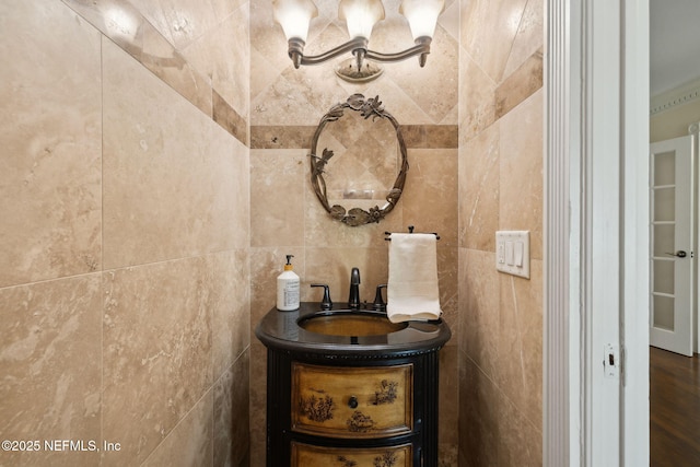 6260 Highlands Ct, Ponte Vedra Beach, FL 32082 - bathroom with vanity and tile walls