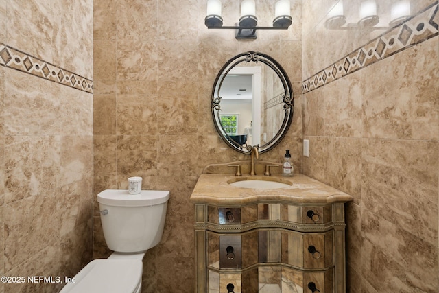 6260 Highlands Ct, Ponte Vedra Beach, FL 32082 - bathroom with tile walls, toilet, and vanity