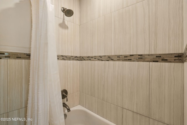 6260 Highlands Ct, Ponte Vedra Beach, FL 32082 - bathroom with shower / tub combo with curtain