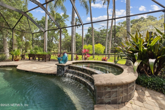 6260 Highlands Ct, Ponte Vedra Beach, FL 32082 - swimming pool with an in-ground hot tub, glass enclosure, a patio, and view of wooded area