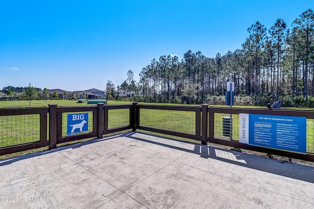 75586 Pondside Ln, Yulee, FL 32097 - view of patio featuring a gate