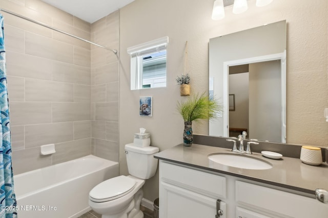 75586 Pondside Ln, Yulee, FL 32097 - bathroom featuring shower / tub combo, toilet, and vanity