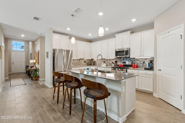 75586 Pondside Ln, Yulee, FL 32097 - kitchen featuring a sink, stainless steel appliances, tasteful backsplash, and visible vents