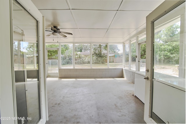 10568 Lake View Rd E, Jacksonville, FL 32225 - unfurnished sunroom featuring a ceiling fan