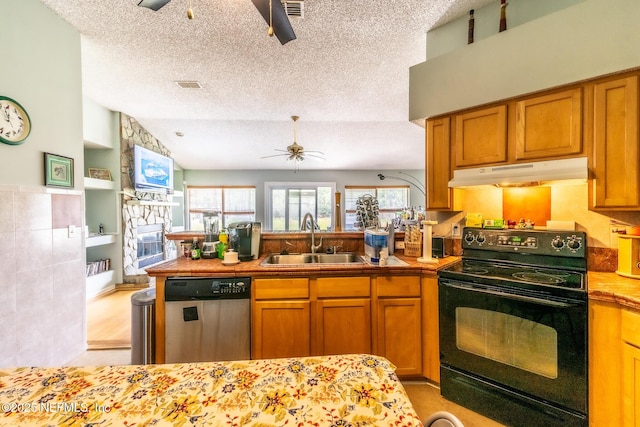 9587 Ford Rd, Bryceville, FL 32009 - kitchen with under cabinet range hood, a sink, black range with electric cooktop, ceiling fan, and dishwasher